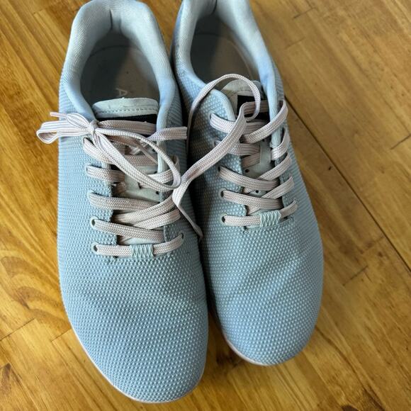 Athletic_Shoes